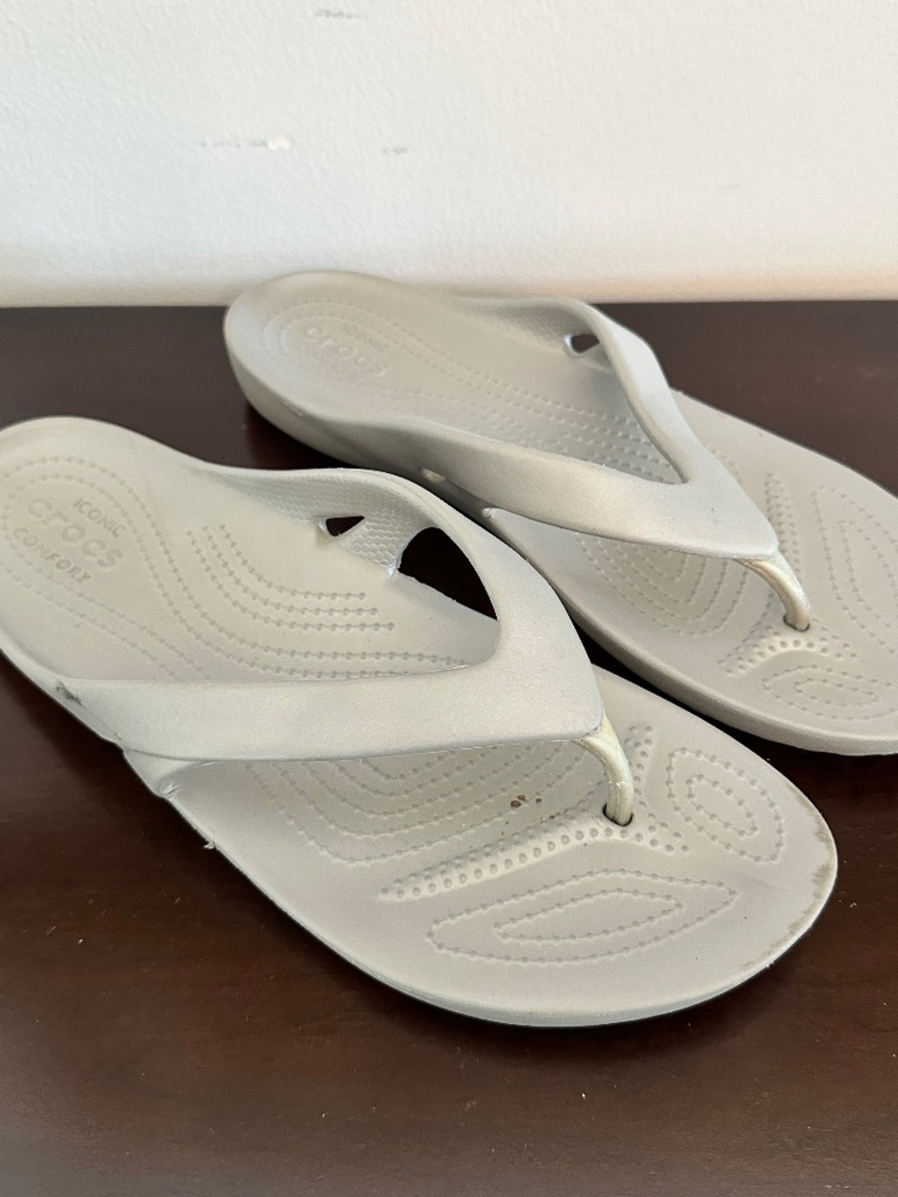 Crocs AthensLight Gray Sandals Women's Size 11 Slip On Flip Flops Thongs Summer